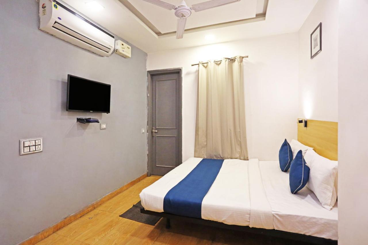 Hotel Raaso Inn Rohini Sec-16 By Arrow Delhi  Exteriör bild